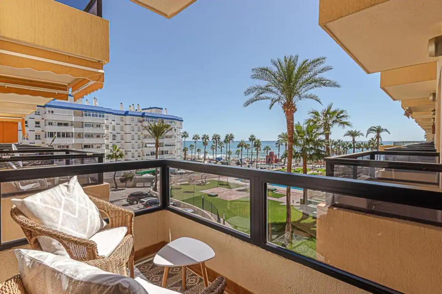 Encantador Apartamento En Primera Linea De Playa Benalmádena Kültér fotó